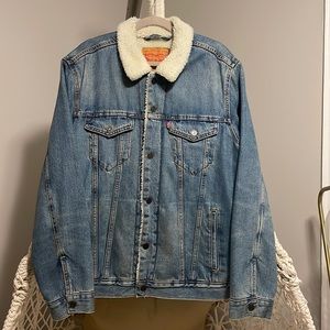 Levi’s Sherpa Trucker Jacket - Men’s L - hardly worn
